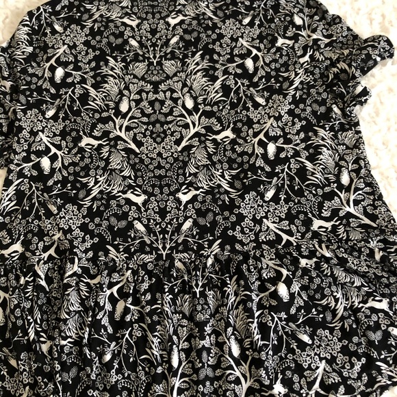 Black and white short sleeve flowy top - Picture 4 of 5